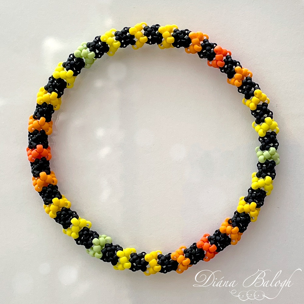beaded chenille bracelet, necklace tutorial, beaded necklace, bracelet, seed bead bracelet tutorial, beaded chain pattern